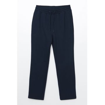 Pantaloni de trening cu snur si buzunare laterale