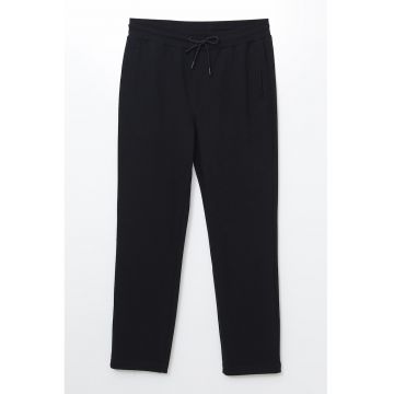 Pantaloni de trening cu snur si buzunare laterale