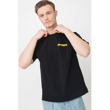 Tricou cu imprimeu text si decolteu la baza gatului