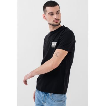 Tricou din bumbac cu imprimeu logo discret