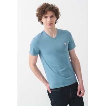 Tricou slim fit cu decolteu in V