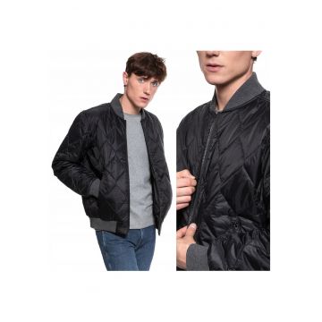 Jacheta De Tranzitie - Jacheta Bomber - Croiala Normala - Inchidere: Fermoar - Compozitie Material: 100% Poliamida - Numar De Buzunare: 2 - Negru Jacheta De Tranzitie - Jacheta Bomber - Croiala Normala - Inchidere: Fermoar - Compozitie Material: 100% Poliamida - Numar De Buzunare: 2 - Negru