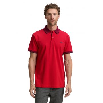 Tricou polo cu detalii contrastante Tricou polo cu detalii contrastante